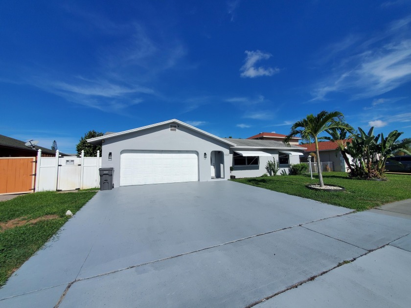 GREAT STARTER HOME IN A FANTASTIC, QUIET, FAMILY ORIENTE - Beach Home for sale in West Palm Beach, Florida on Beachhouse.com