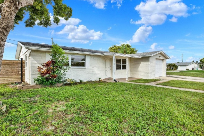 One or more photo(s) has been virtually staged. Discover the - Beach Home for sale in Holiday, Florida on Beachhouse.com