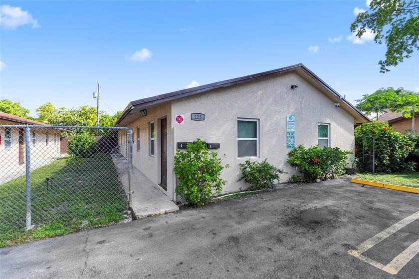 Recently renovated triplex located in the heart of Pompano - Beach Lot for sale in Pompano Beach, Florida on Beachhouse.com