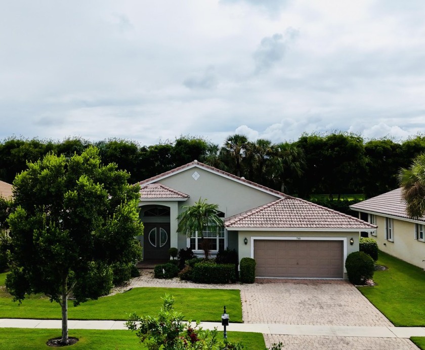 Very Large home with 3/2 plus office or storage room.  Well - Beach Home for sale in Boynton Beach, Florida on Beachhouse.com