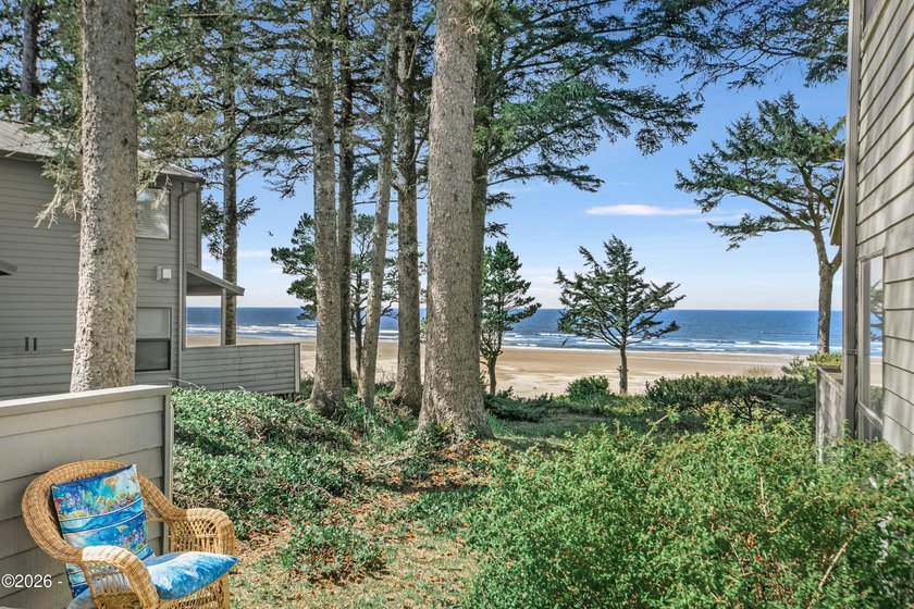 Welcome to your coastal retreat! This beautifully appointed 3 - Beach Condo for sale in Newport, Oregon on Beachhouse.com