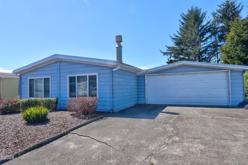 Very nice home in Pacific Homes Beach Club. Spacious interior - Beach Home for sale in Newport, Oregon on Beachhouse.com