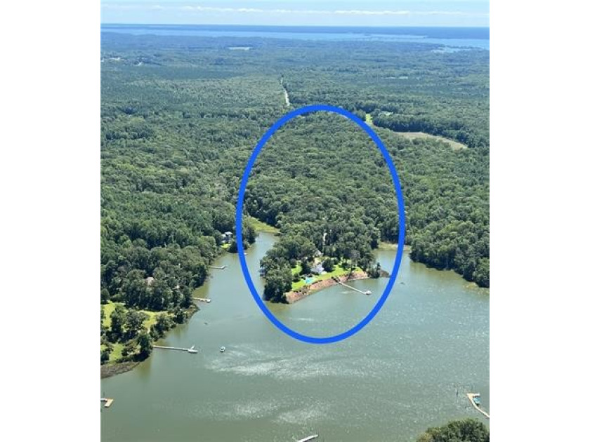 Located on a peninsula on the Eastern Branch of the Corrotoman - Beach Home for sale in Weems, Virginia on Beachhouse.com