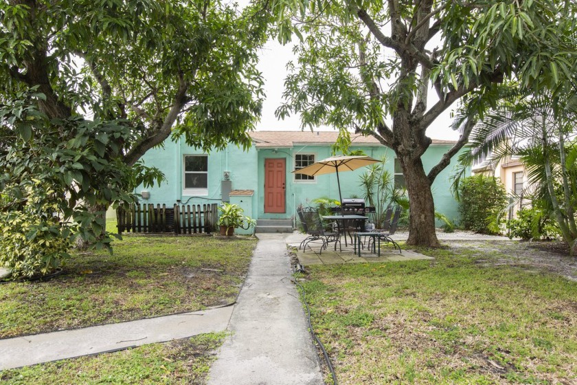 3 bed, 1 bath, beautiful Key West style home. Separate laundry - Beach Home for sale in Delray Beach, Florida on Beachhouse.com