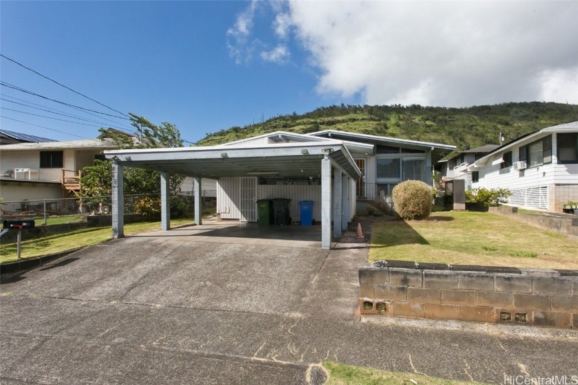 Welcome to this 3-bedroom, 1.5-bathroom home located in the - Beach Home for sale in Honolulu, Hawaii on Beachhouse.com