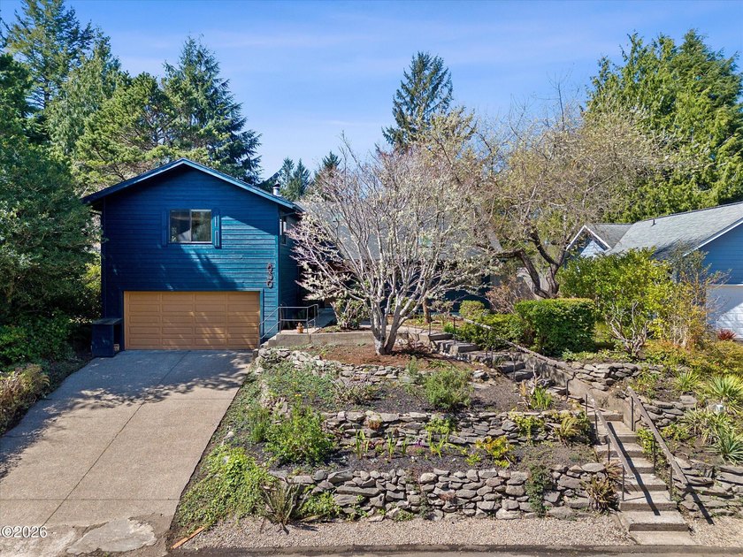 The epitome of cool is found in this renovated contemporary home - Beach Home for sale in Waldport, Oregon on Beachhouse.com