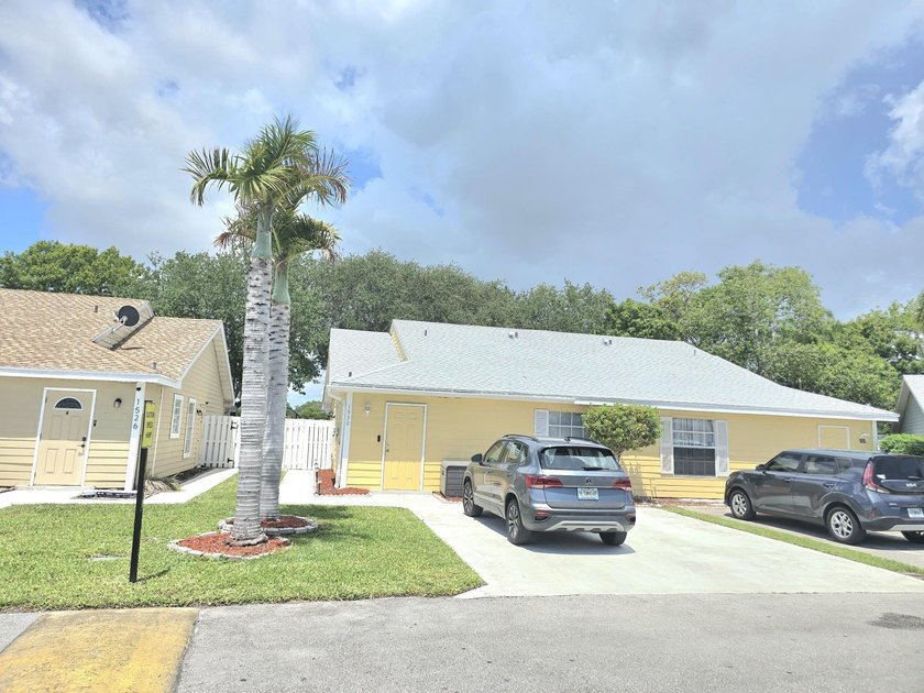 Beautiful, well-maintained property featuring a brand-new roof - Beach Townhome/Townhouse for sale in West Palm Beach, Florida on Beachhouse.com