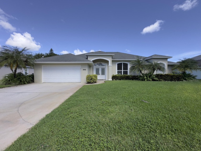 Spacious 4 bedroom, 2 bath, 2 car garage pool house with a - Beach Home for sale in Vero Beach, Florida on Beachhouse.com