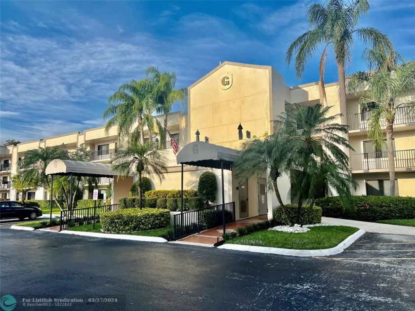 WHAT A LIFESTYLE!!  POPULAR BANYAN MODEL WITH BEAUTIFUL WATER - Beach Condo for sale in Tamarac, Florida on Beachhouse.com
