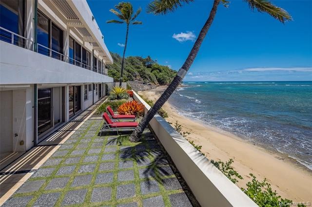 PRIME Diamond Head Oceanfront Location. Enjoy GORGEOUS ocean - Beach Home for sale in Honolulu, Hawaii on Beachhouse.com