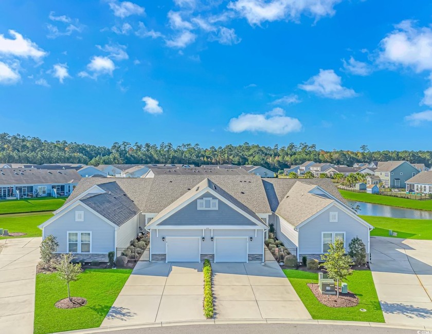 This immaculate 3 bedroom / 2 bathroom Wisteria model-Bella Vita - Beach Townhome/Townhouse for sale in Myrtle Beach, South Carolina on Beachhouse.com