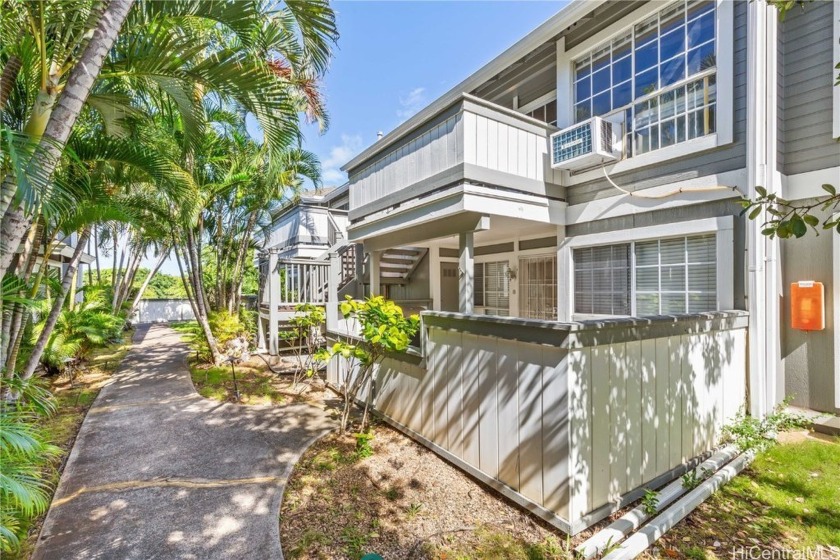 Can't beat the location of Crosspointe that is close to on/off - Beach Condo for sale in Honolulu, Hawaii on Beachhouse.com