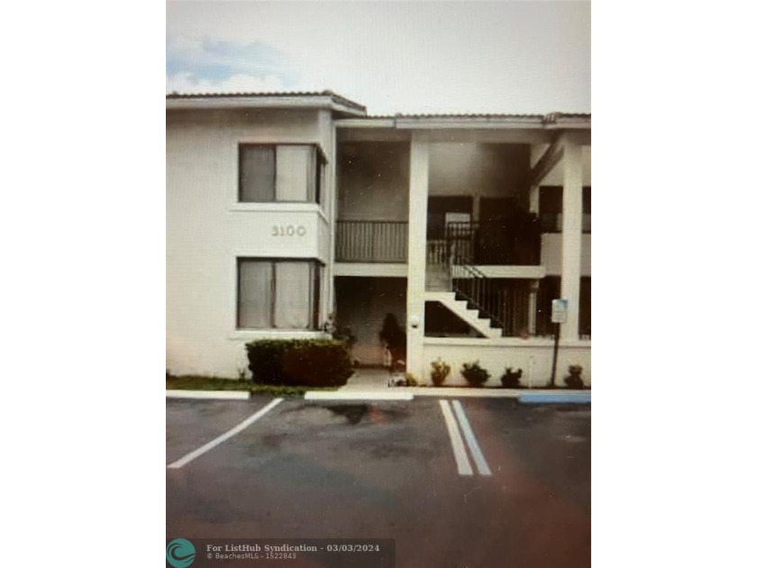 VERY SPACIOUS UNIT ,UPDATED BATHROOM IN THE MASTER , BEDROOMS - Beach Condo for sale in Oakland Park, Florida on Beachhouse.com