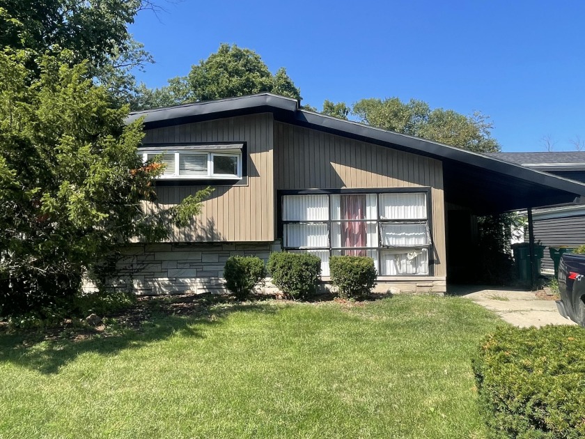 Calling all investors and visionaries! This spacious 4-bedroom - Beach Home for sale in Gary, Indiana on Beachhouse.com