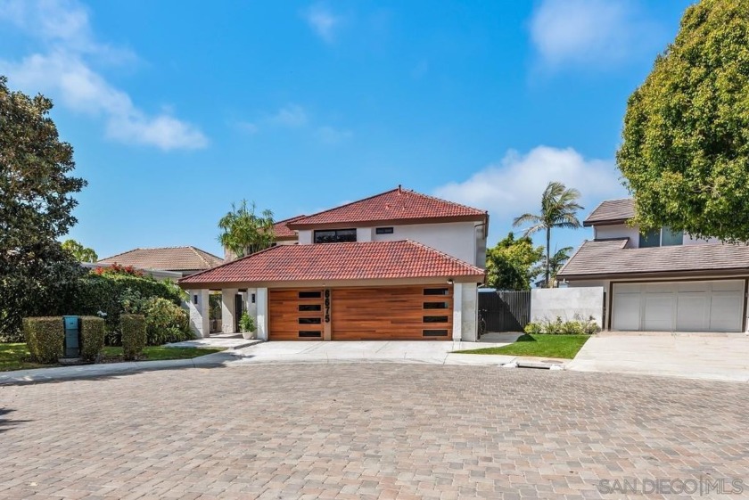 Experience unparalleled privacy and exclusivity in one of - Beach Home for sale in La Jolla, California on Beachhouse.com