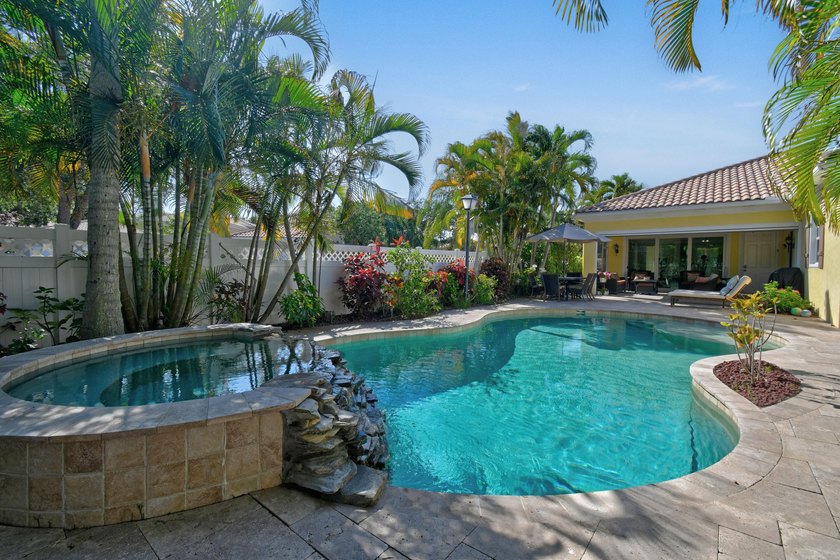 The Abacoa pool home you've been waiting for! Featuring - Beach Home for sale in Jupiter, Florida on Beachhouse.com