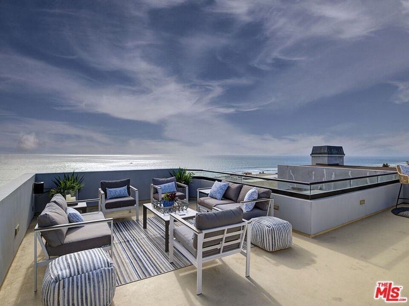 Modern Coastal Luxury on a Prime Manhattan Beach Walk Street - Beach Home for sale in Manhattan Beach, California on Beachhouse.com