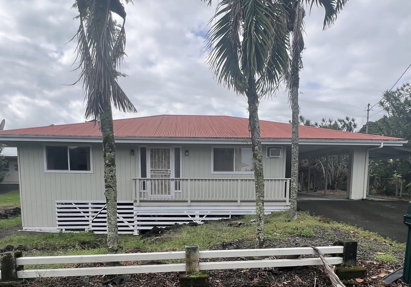 What a great location for this light-filled Hilo home! It's - Beach Home for sale in Hilo, Hawaii on Beachhouse.com