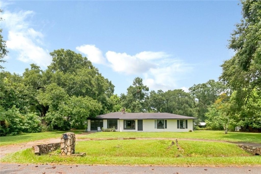 Waterfront Oasis Awaits: Alligator Bayou Gem
Discover your own - Beach Home for sale in Mobile, Alabama on Beachhouse.com