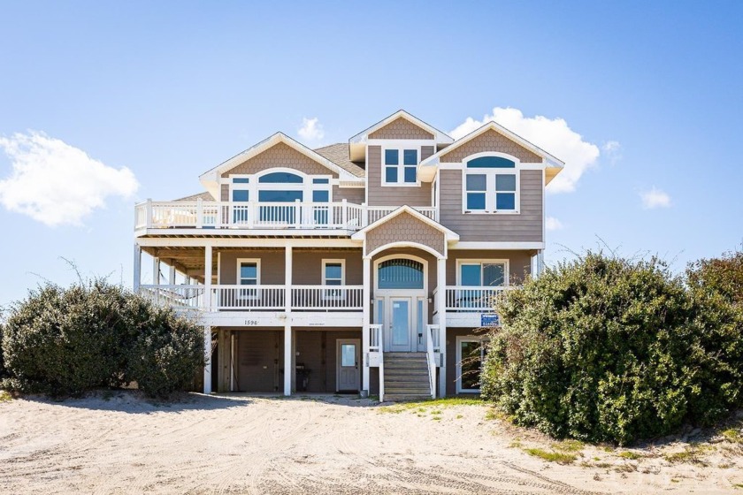 Look no further! This semi-oceanfront property is well-priced - Beach Home for sale in Corolla, North Carolina on Beachhouse.com