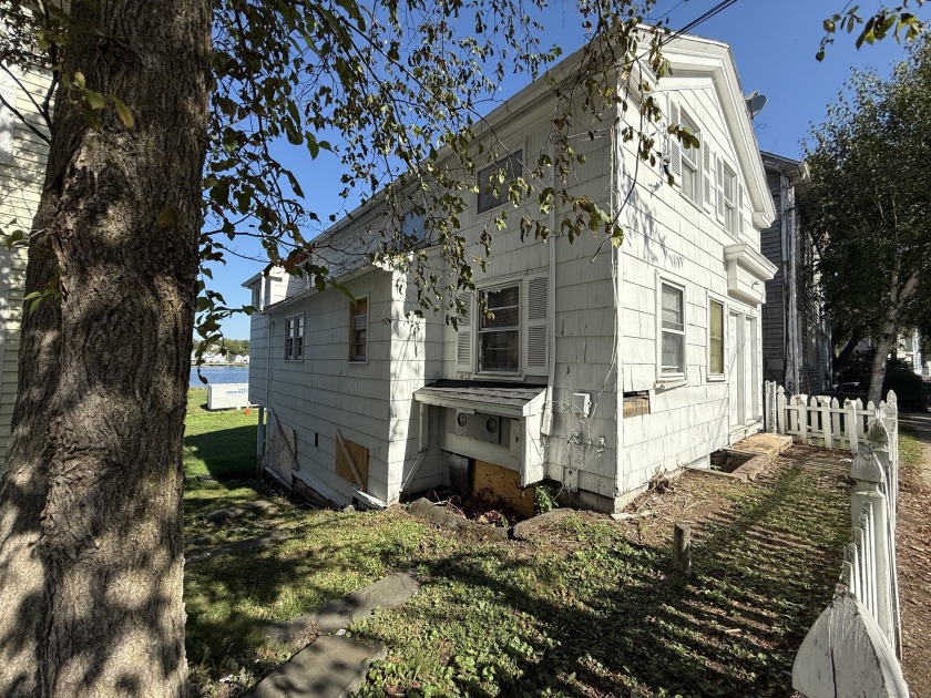 Quinnipiac River Opportunity - BA Zone.  Bring your vision to - Beach Home for sale in New Haven, Connecticut on Beachhouse.com