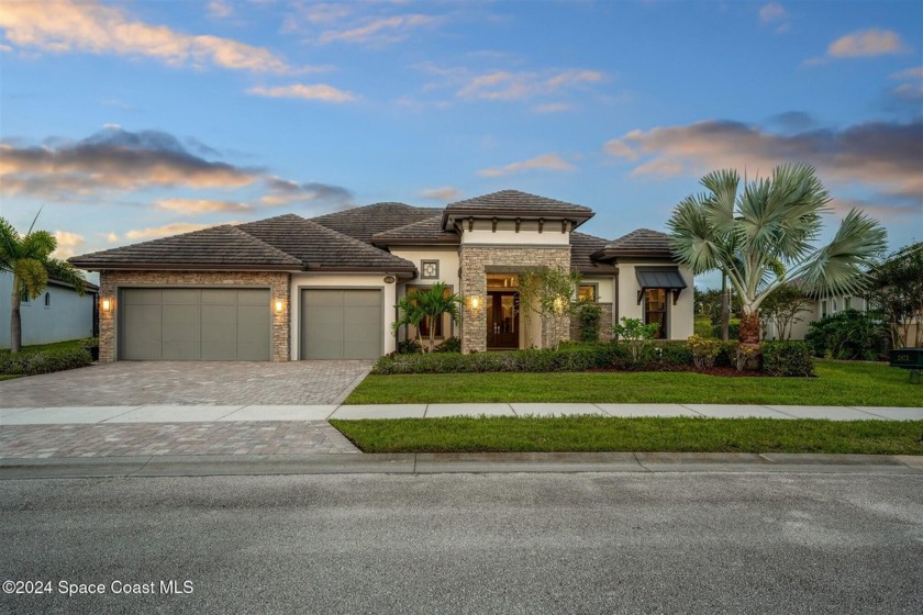 Beautiful custom designed home located on both water and golf - Beach Home for sale in Melbourne, Florida on Beachhouse.com