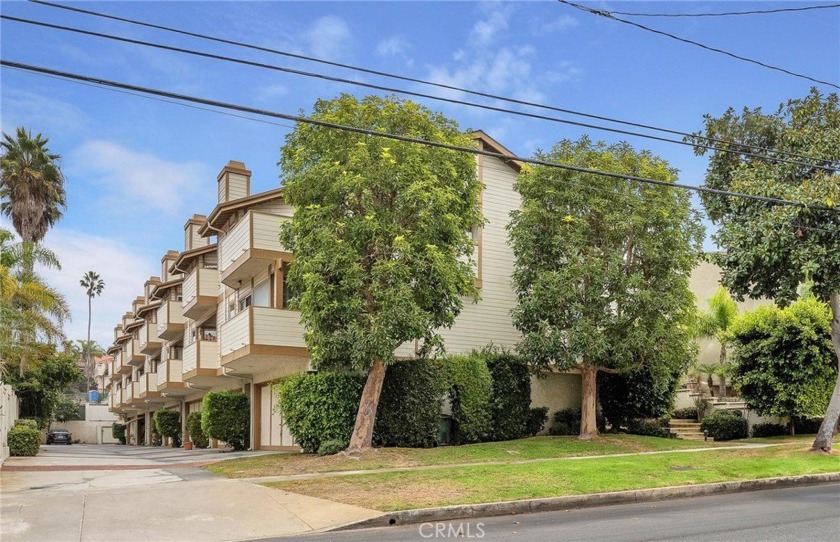 First time in on the market in over 35 years!  This bright - Beach Townhome/Townhouse for sale in Redondo Beach, California on Beachhouse.com