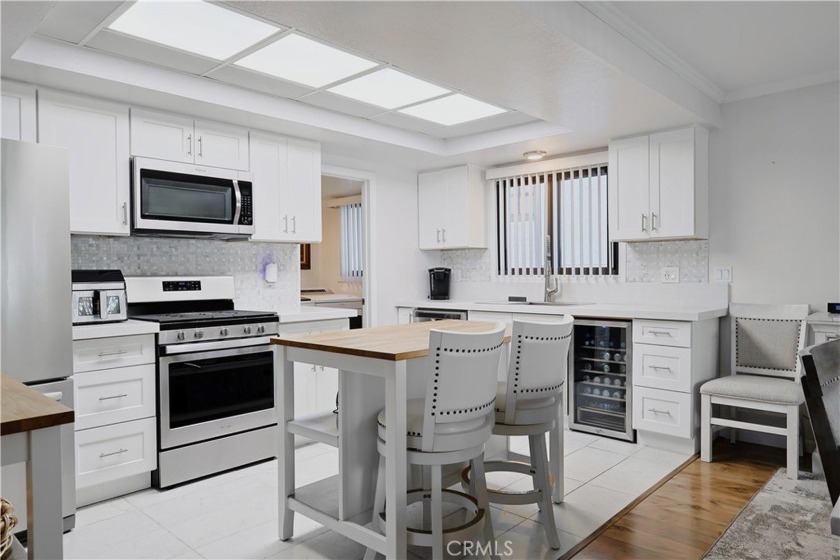 A  three bedroom with extra storage and/or yoga exercise room - Beach Condo for sale in El Segundo, California on Beachhouse.com