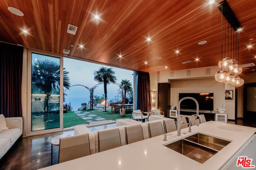 A sanctuary above the sea, this extraordinary architectural - Beach Home for sale in Malibu, California on Beachhouse.com