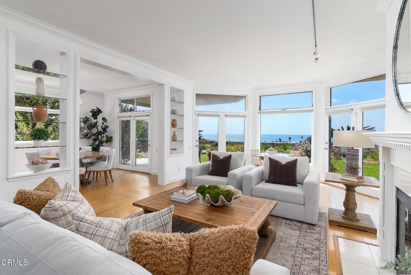 Bright, stylish, and exceptionally private, this single-level - Beach Condo for sale in Solana Beach, California on Beachhouse.com
