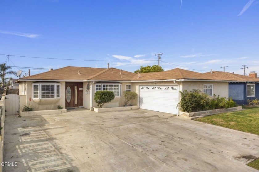 Located in Oxnard, near schools, shopping centers and a quick - Beach Home for sale in Oxnard, California on Beachhouse.com