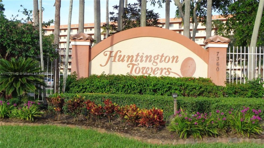 COME TAKE A LOOK! STUNNING VIEWS! 55+ NEAR ATLANTIC/JOG. SPLIT - Beach Condo for sale in Delray Beach, Florida on Beachhouse.com