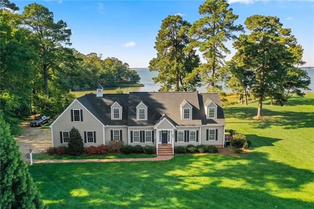 Welcome to the beautiful 330 River Village Drive. This home - Beach Home for sale in Weems, Virginia on Beachhouse.com