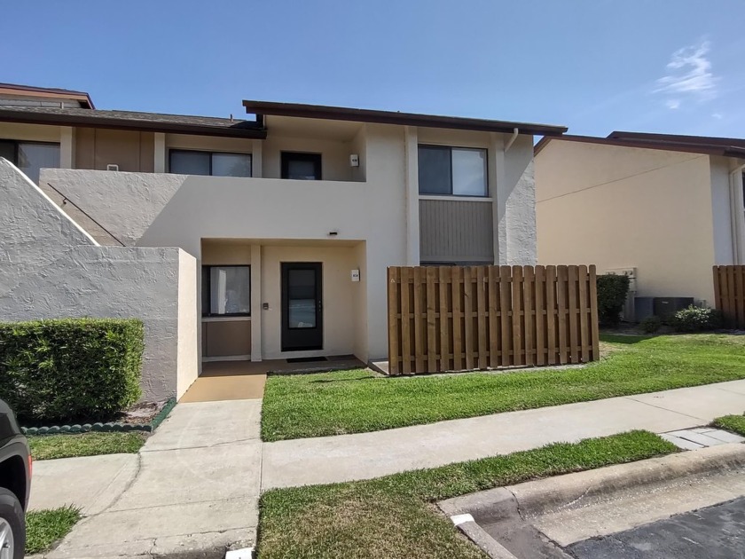 Step into this charming 1st floor 2 bdrm 2 bath condo, centrally - Beach Condo for sale in Melbourne, Florida on Beachhouse.com