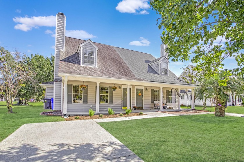 Welcome to this beautifully updated townhome in the tranquil and - Beach Home for sale in Mount Pleasant, South Carolina on Beachhouse.com