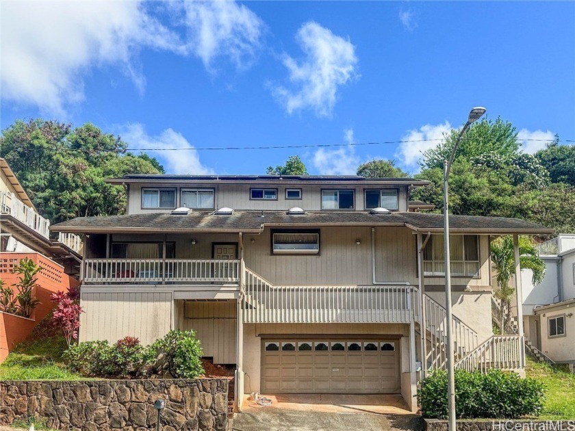 Located in Desirable PACIFIC PALISADES!  NOW VACANT and PRICED - Beach Home for sale in Pearl City, Hawaii on Beachhouse.com