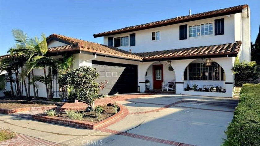 Perfect for Those Ready to Make It Their Own! This spacious - Beach Home for sale in Seal Beach, California on Beachhouse.com