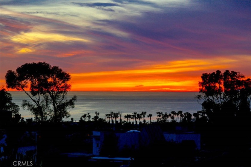 *SUNSET VILLA* - ENJOY PICTURESQUE SUNSET & OCEAN VIEWS-
THIS - Beach Home for sale in San Clemente, California on Beachhouse.com