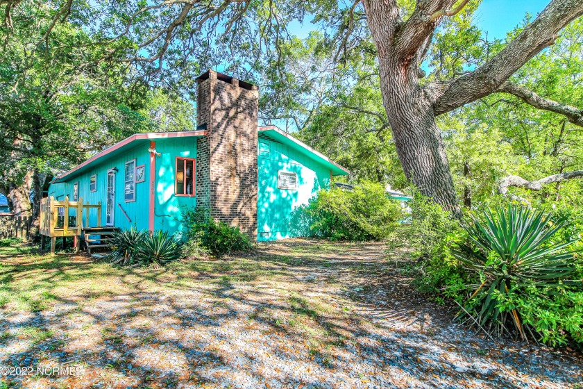 ADDITIONAL 400+ SQ FT. SUITE WITH FULL BATHROOM!! NEW ROOF!! - Beach Home for sale in Oak Island, North Carolina on Beachhouse.com