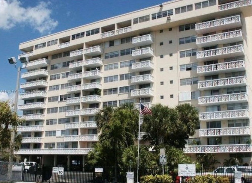 keystone Harbor club Condominium is a beautifully manicured - Beach Condo for sale in North Miami, Florida on Beachhouse.com