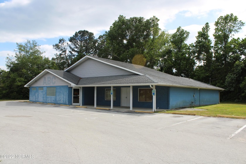 Great high profile location for this commercial property. Large - Beach Commercial for sale in Supply, North Carolina on Beachhouse.com