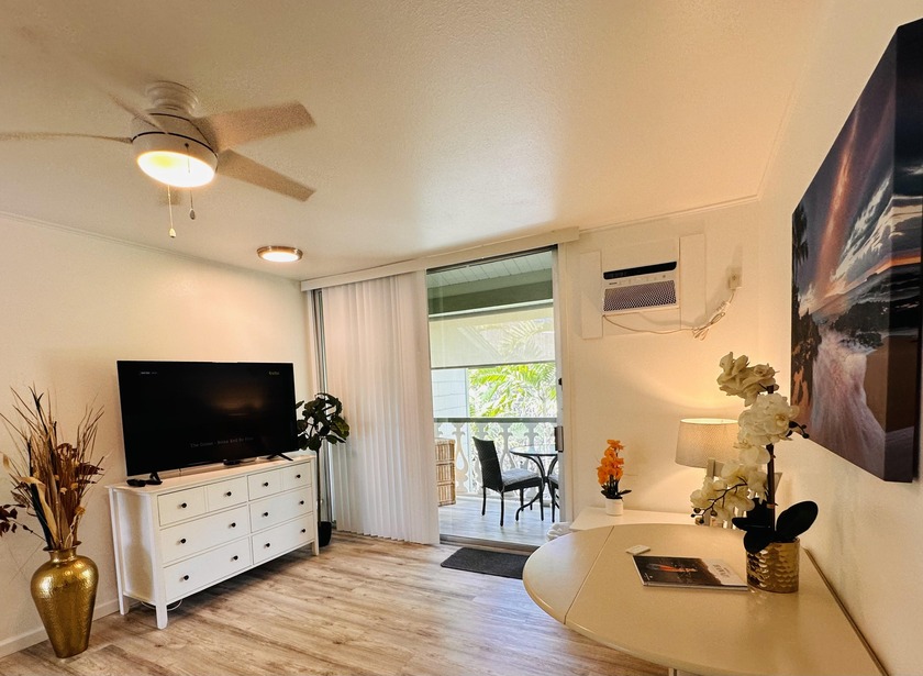 This is a leasehold property. This furnished, airconditioned - Beach Condo for sale in Kailua Kona, Hawaii on Beachhouse.com