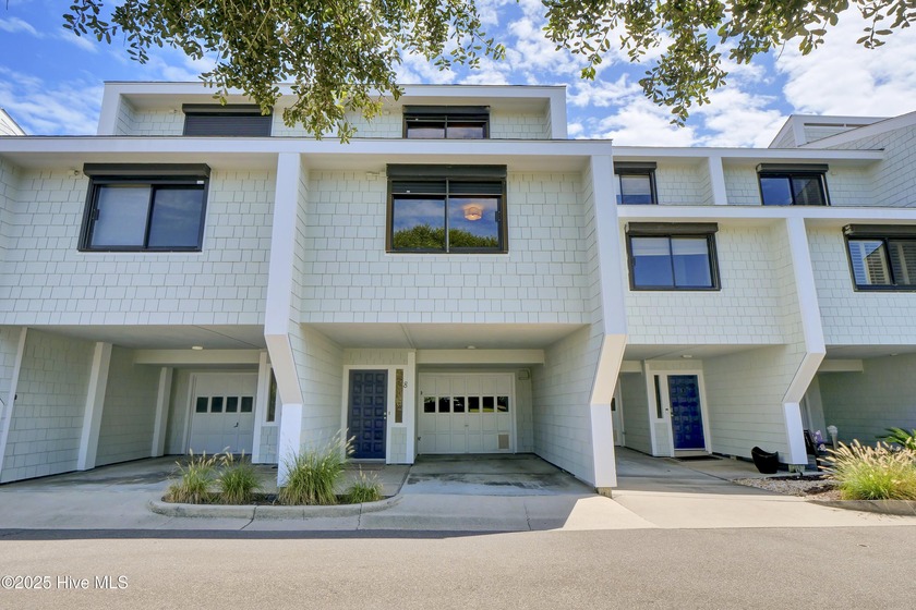 Thoroughly renovated in 2015, this 3 bed 3 bath ocean front - Beach Townhome/Townhouse for sale in Wrightsville Beach, North Carolina on Beachhouse.com