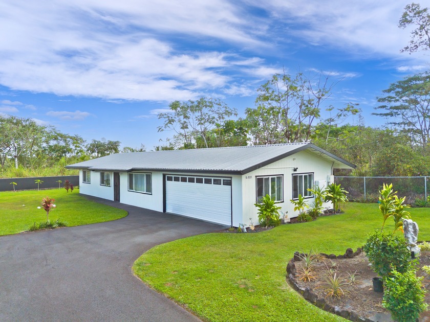 Well-maintained 3-bedroom, 2-bath home located in Ainaloa - Beach Home for sale in Pahoa, Hawaii on Beachhouse.com