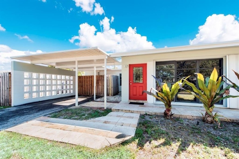 Newly remodeled 4-bedroom, 3-bath home featuring an open kitchen - Beach Home for sale in Pompano Beach, Florida on Beachhouse.com