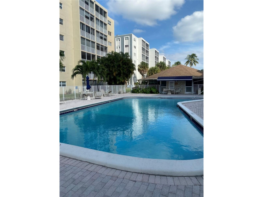 Beautifully Bright & Spacious 2BD/2BA + Den in Meadowbrook Condo - Beach Condo for sale in Hallandale Beach, Florida on Beachhouse.com