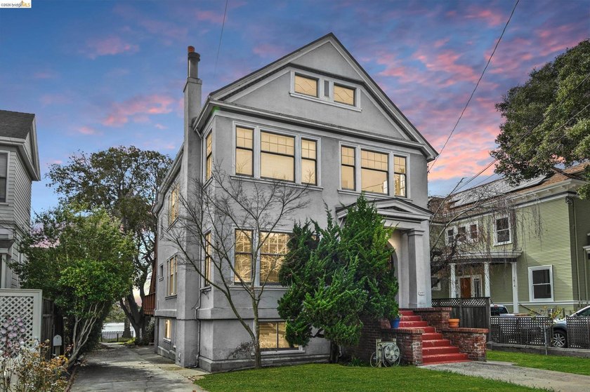 Located just off the water on Alameda's sought-after Bronze - Beach Home for sale in Alameda, California on Beachhouse.com