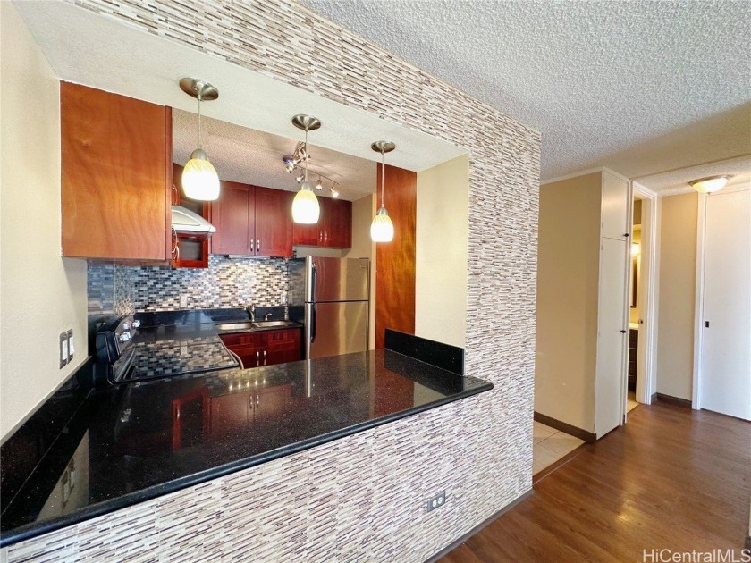 Welcome to this very well maintained 2-bedroom, 2-bathroom - Beach Condo for sale in Honolulu, Hawaii on Beachhouse.com