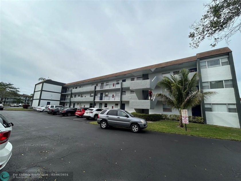 DO NOT MISS THIS BEAUTIFUL CONDO CENTRALLY LOCATED *** REMODELED - Beach Condo for sale in Tamarac, Florida on Beachhouse.com