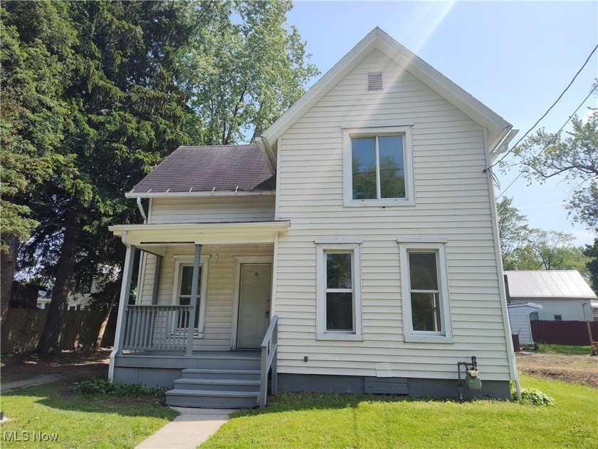 Welcome to 681 Madison St., Conneaut, OH, a renovated 3-bedroom - Beach Home for sale in Conneaut, Ohio on Beachhouse.com